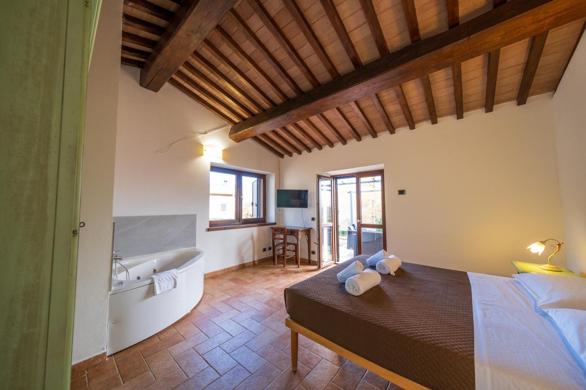 Agriturismo Borgo Biaia Camporgiano Exterior photo